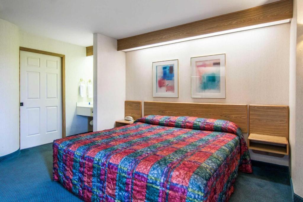 Rodeway Inn Salem Exteriör bild